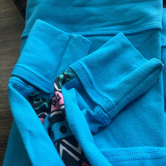 Ivivva by Lululemon Neon Blue Geometric print Jacket size 8 🩵🩷 - Picture 10 of 10